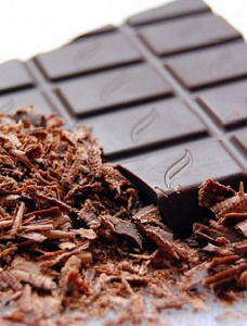 mavri sokolata 228x300 - Τα υπέρ και τα κατά της μαύρης σοκολάτας