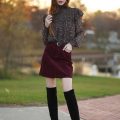vourgoundi fousta outfit 120x120 - Επενδύστε σε μία βουργουνδί δερμάτινη φούστα