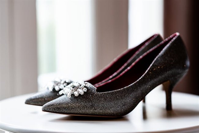 kitten heels γοβες μαυρο χρώμα με διακοσμητικά κρυσταλλάκια